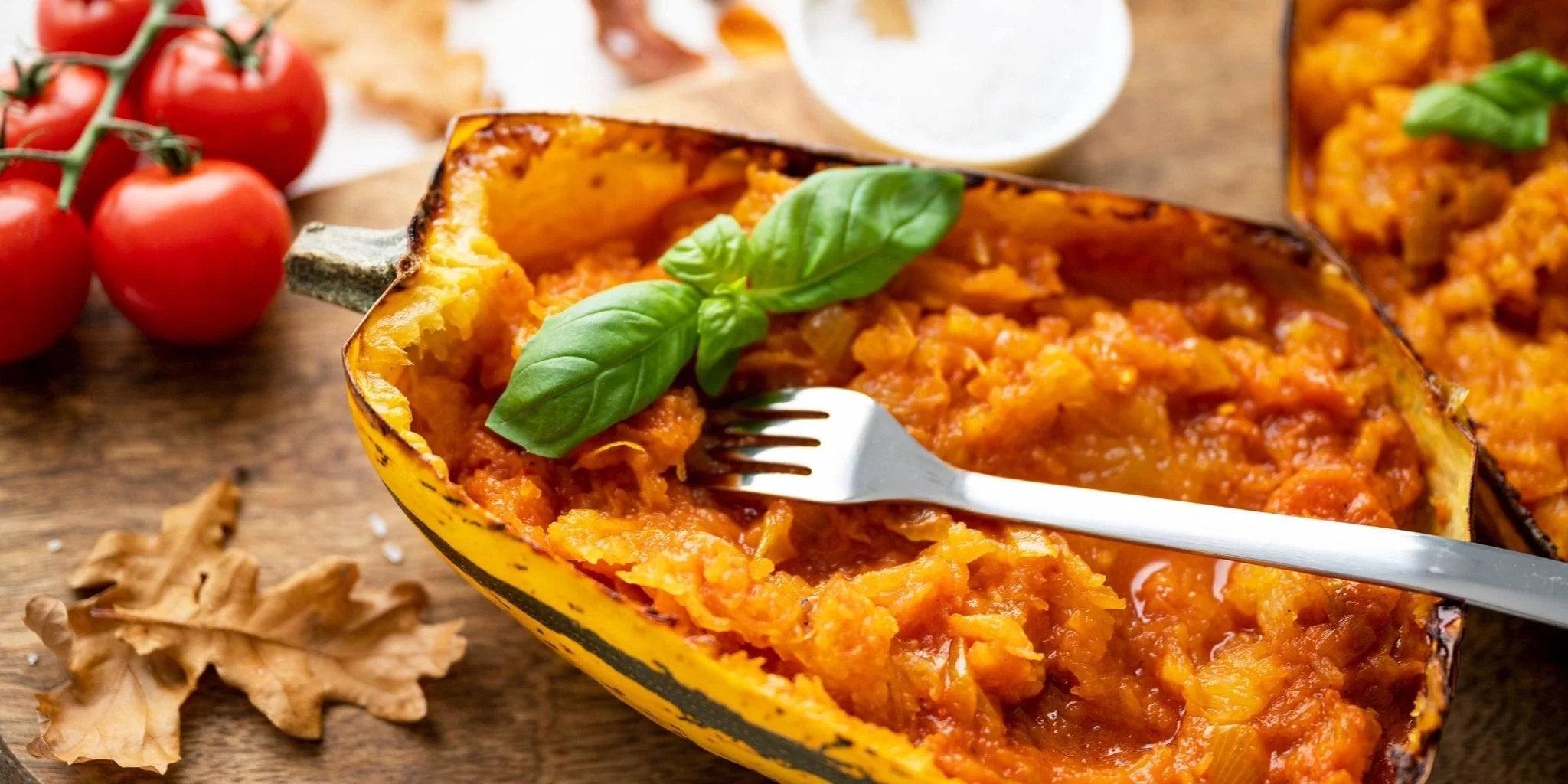 Rezept für Spaghettikürbis mit exotischer Tomatensoße. Rezept für Spaghettikürbis mit exotischer Tomatensoße.