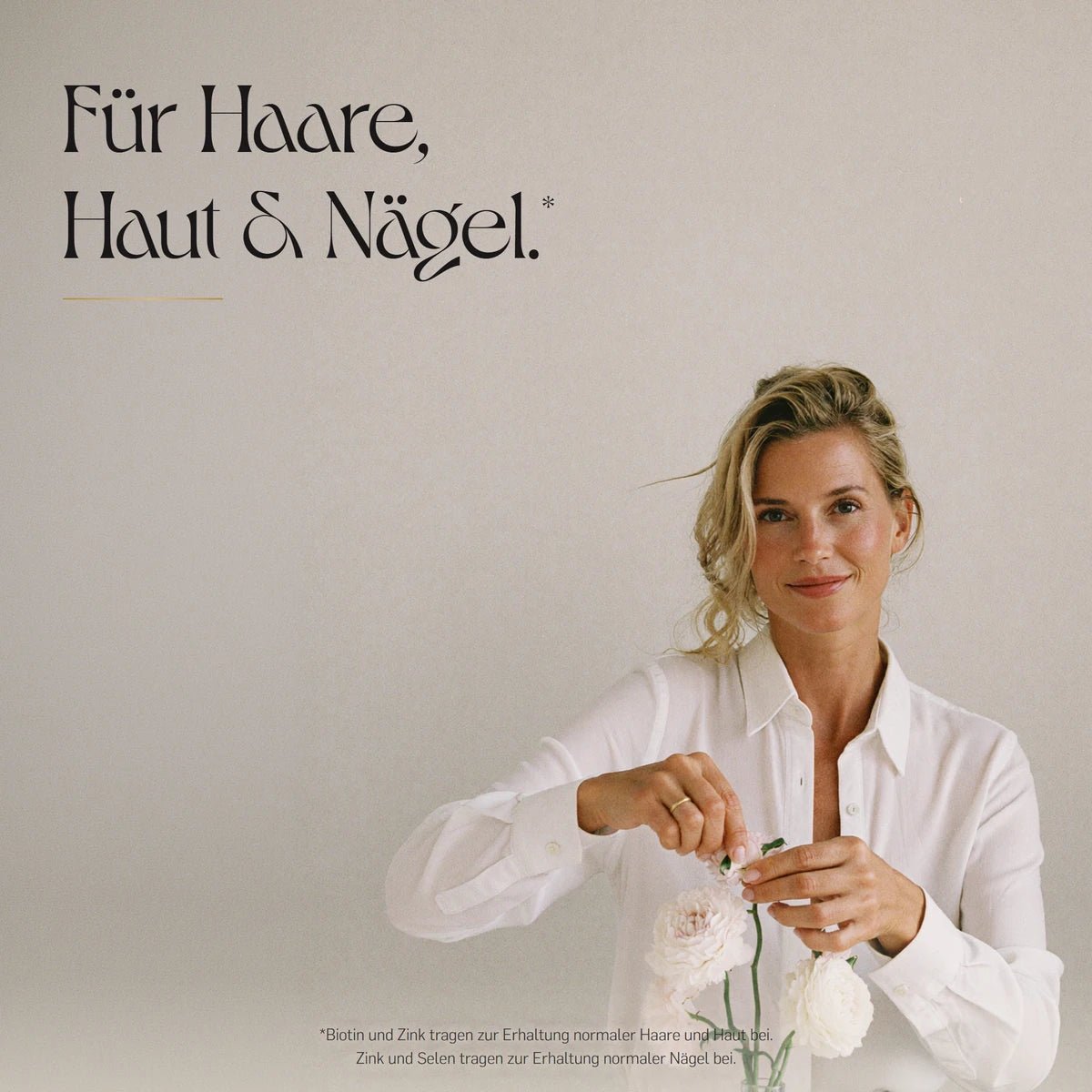 erblühen von Kurkraft signature im Alltag: Biotin und Zink tragen zur Erhaltung normaler Haare und Haut bei, Zink und Selen zur Erhaltung normaler Nägel
